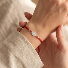 Гривна с червен конец и сребърен елемент Богородица В56