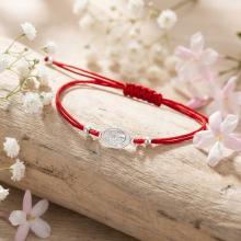 Гривна с червен конец и сребърен елемент Богородица В56