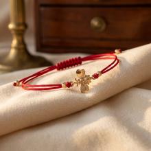 Гривна с червен конец и 14 карата златен елемент пчеличка