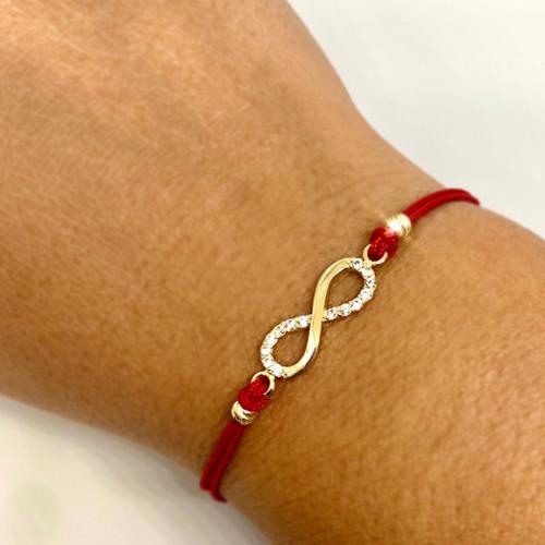 Гривна с червен конец и златен елемент безкрайност В61
