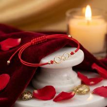 Гривна с червен конец и 14 карата златен елемент безкрайност Гривна с червен конец и 14 карата златен елемент безкрайност