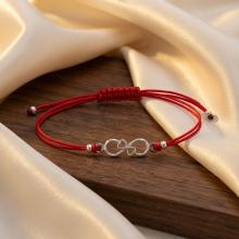 Гривна с червен конец и сребърен елемент безкрайност Гривна с червен конец и сребърен елемент безкрайност