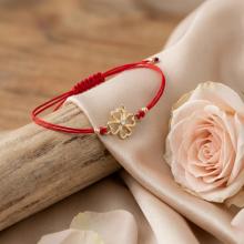 Гривна с червен конец и 14 карата златен елемент детелинка с циркон