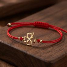 Гривна с червен конец и 14 карата златен елемент детелинка с циркон