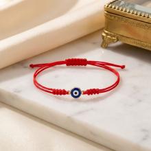 Гривна с червен конец и златен елемент синьо око Гривна с червен конец и златен елемент синьо око