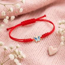 Гривна с червен конец и златен елемент Пеперуда Гривна с червен конец и златен елемент Пеперуда