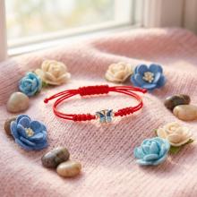 Гривна с червен конец и златен елемент Пеперуда Гривна с червен конец и златен елемент Пеперуда