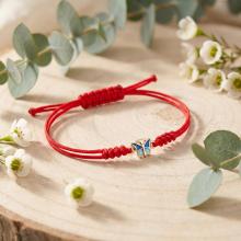 Гривна с червен конец и златен елемент Пеперуда Гривна с червен конец и златен елемент Пеперуда