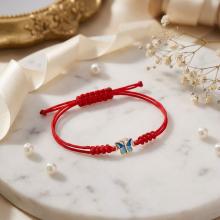 Гривна с червен конец и златен елемент Пеперуда Гривна с червен конец и златен елемент Пеперуда