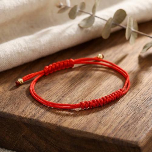 Гривна с червен конец и 14 карата златни топчета