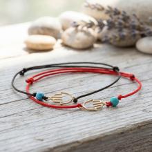 Гривна с черен конец и златен елемент Ръката На Фатима