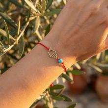 Гривна с черен конец и златен елемент Ръката На Фатима