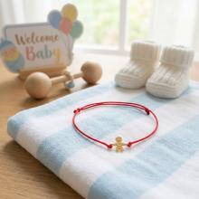 Гривна с червен конец и 14 карата златен елемент момче Гривна с червен конец и 14 карата златен елемент момче