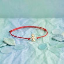 Гривна с червен конец и 14 карата златен елемент момче Гривна с червен конец и 14 карата златен елемент момче