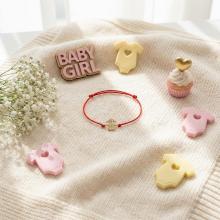 Гривна с червен конец и 14 карата златен елемент момиченце