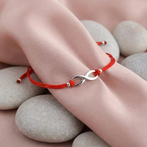 Гривна с червен конец и сребърен елемент безкрайност В93S