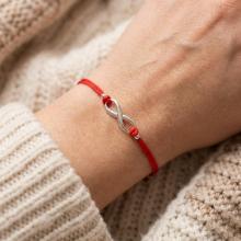 Гривна с червен конец и сребърен елемент безкрайност В93S