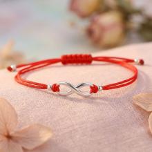 Гривна с червен конец и сребърен елемент безкрайност В93S