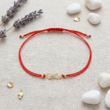 Гривна с червен конец и 14 карата златен елемент безкрайност Гривна с червен конец и 14 карата златен елемент безкрайност