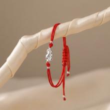 Гривна с червен конец и сребърен елемент Богородица