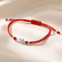 Гривна с червен конец и сребърен елемент Богородица