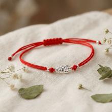 Гривна с червен конец и сребърен елемент Богородица