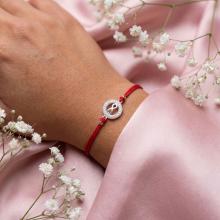 Гривна с червен конец и сребърен елемент безкрайност