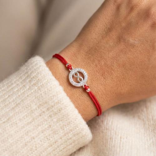 Гривна с червен конец и сребърен елемент безкрайност 