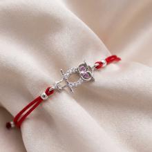 Гривна с червен конец и сребърен елемент сова