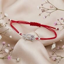 Гривна с червен конец и сребърен елемент сова