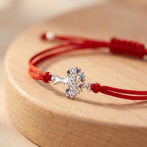 Гривна с червен конец и сребърен елемент Дървото на живота