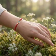 Гривна с червен конец и златен елемент синьо око BT41 Гривна с червен конец и златен елемент синьо око BT41