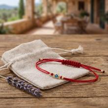 Гривна с червен конец и златен елемент синьо око BT41 Гривна с червен конец и златен елемент синьо око BT41