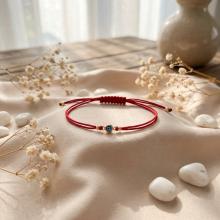 Гривна с червен конец и златен елемент синьо око BT41 Гривна с червен конец и златен елемент синьо око BT41