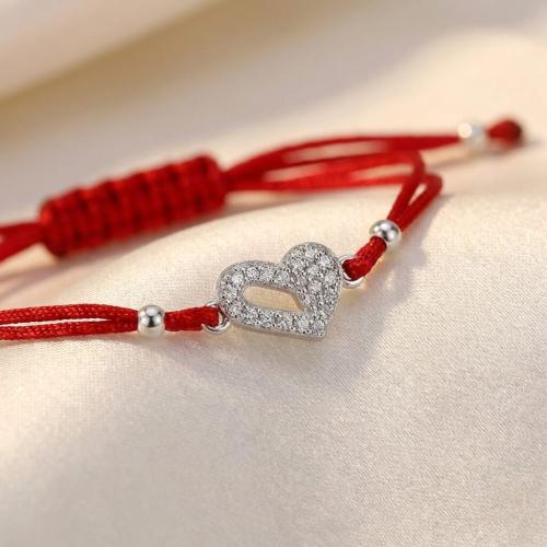 Гривна с червен конец и сребърен елемент сърце с цирконий BT47