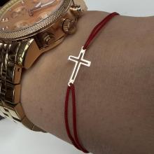 Гривна с червен конец и 14 карата златен елемент кръст