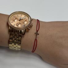 Гривна с червен конец и 14 карата златен елемент кръст