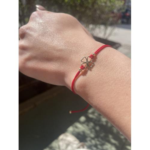 Гривна с червен конец и 14 карата златен елемент детелинка