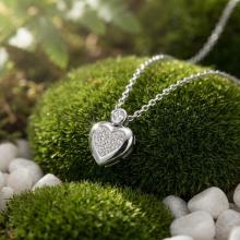 Златно колие Сърце с диаманти