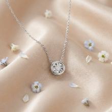 Златно колие с диамант