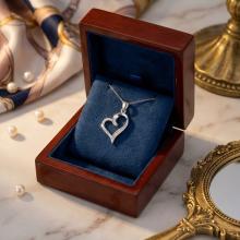 Златна висулка с диамант-0.07ct