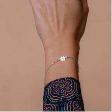 Сребърна гривна е с лапичка и гравирани инициали на домашния Ви любимец Сребърна гривна е с лапичка и гравирани инициали на домашния Ви любимец